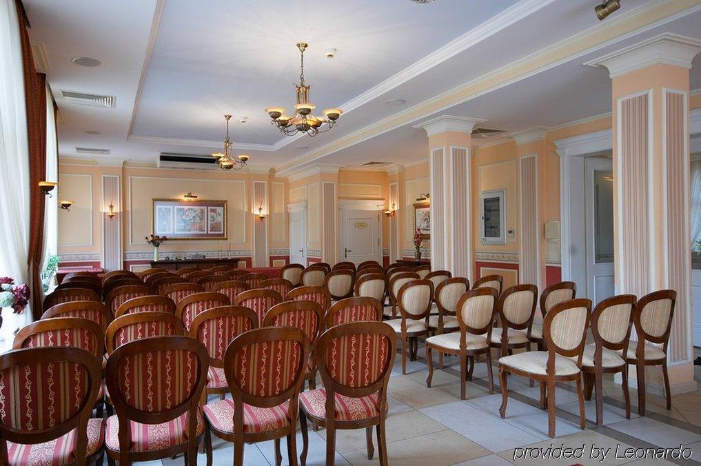 Villa Royal Ostrów Wielkopolski Instalações foto